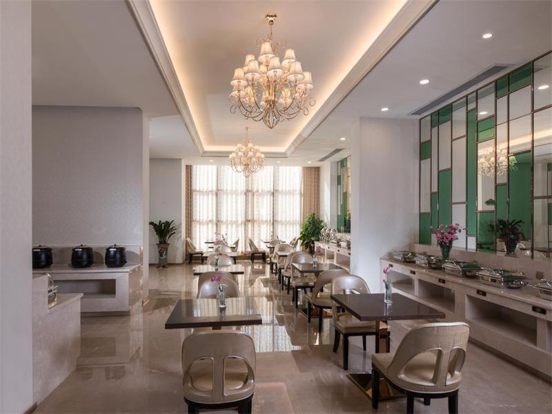 Vienna Classic Hotel Dongguan Changan Xiandai Exteriör bild